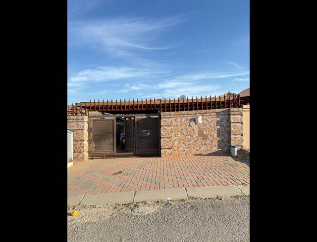 2 BEDROOM HOUSE FOR SALE IN CLAYVILLE